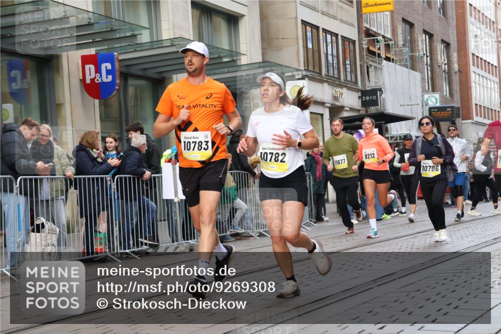 05.10.2025 - 20. swb-Marathon Bremen Strokosch-Dieckow http://msf.ph/oto/9269308 05.10.2025 11:07:36 Ziel 8123, 9212, 9557, 9615, 9617, 10135, 10365, 10366, 10550, 10706, 10782, 10783, 11309, 11490, 11677, 8123, 9212, 9557, 9615, 9617, 10135, 10365, 10366, 10550, 10706, 10782, 10783, 11309, 11490, 11677 meine-sportfotos.de