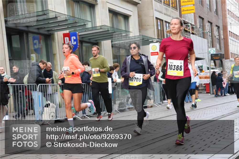 05.10.2025 - 20. swb-Marathon Bremen Strokosch-Dieckow http://msf.ph/oto/9269370 05.10.2025 11:07:38 Ziel 8123, 9212, 9557, 9599, 9615, 9617, 9874, 10125, 10135, 10365, 10366, 10706, 10782, 10783, 11309, 11490, 11677, 8123, 9212, 9557, 9599, 9615, 9617, 9874, 10125, 10135, 10365, 10366, 10706, 10782, 10783, 11309, 11490, 11677 meine-sportfotos.de