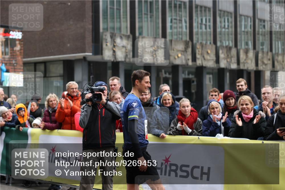 05.10.2025 - 20. swb-Marathon Bremen Yannick Fuchs http://msf.ph/oto/9269453 05.10.2025 12:14:24 Ziel  meine-sportfotos.de