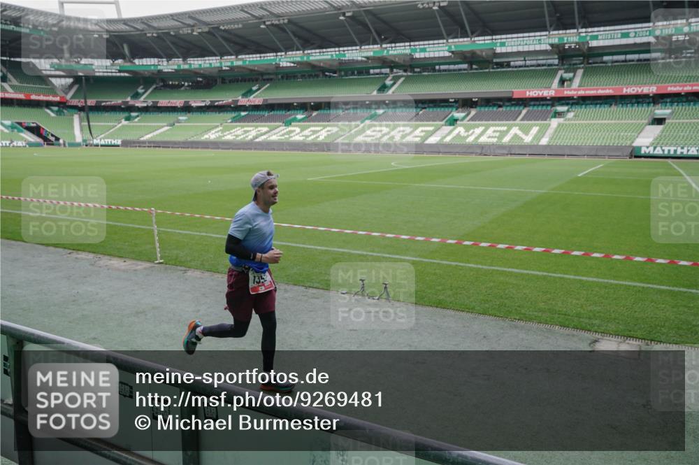 05.10.2025 - 20. swb-Marathon Bremen Michael Burmester http://msf.ph/oto/9269481 05.10.2025 12:39:02 Laufen im Stadion 193, 685, 1329, 1352, 1520, 2940, 3975, 4629, 4807, 5074, 6541, 7551, 7999, 8341, 9082, 383, 1005, 1379, 1833 meine-sportfotos.de