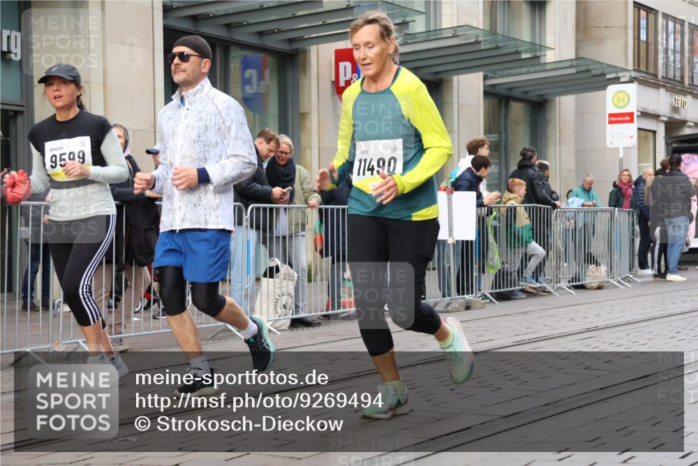 05.10.2025 - 20. swb-Marathon Bremen Strokosch-Dieckow http://msf.ph/oto/9269494 05.10.2025 11:07:43 Ziel 8123, 9212, 9557, 9599, 9617, 9874, 10125, 10135, 10365, 10366, 10706, 10782, 10783, 10866, 11019, 11232, 11309, 11490, 11670, 11677, 8123, 9212, 9557, 9599, 9617, 9874, 10125, 10135, 10365, 10366, 10706, 10782, 10783, 10866, 11019, 11232, 11309, 11490, 11670, 11677 meine-sportfotos.de