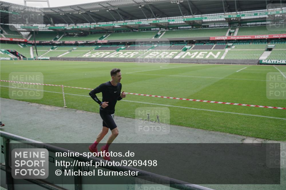 05.10.2025 - 20. swb-Marathon Bremen Michael Burmester http://msf.ph/oto/9269498 05.10.2025 12:39:06 Laufen im Stadion 193, 685, 1329, 1352, 1520, 2940, 3975, 4629, 4807, 5074, 6541, 7551, 7999, 8341, 9082, 383, 1005, 1379, 1833 meine-sportfotos.de