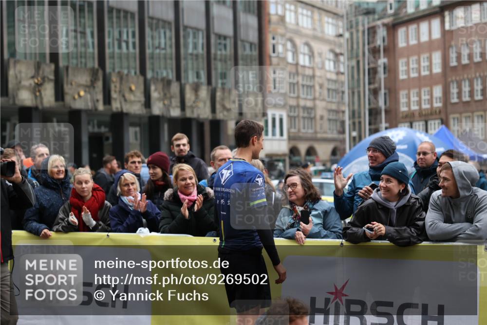 05.10.2025 - 20. swb-Marathon Bremen Yannick Fuchs http://msf.ph/oto/9269502 05.10.2025 12:14:26 Ziel  meine-sportfotos.de
