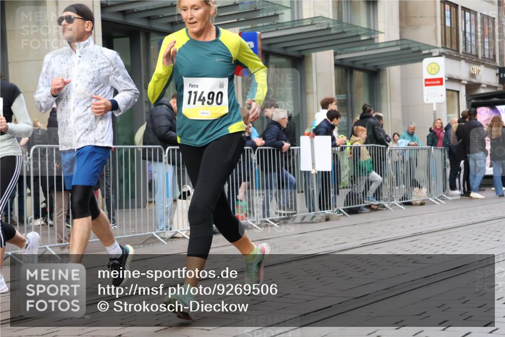 05.10.2025 - 20. swb-Marathon Bremen Strokosch-Dieckow http://msf.ph/oto/9269506 05.10.2025 11:07:43 Ziel 8123, 9212, 9557, 9599, 9617, 9874, 10125, 10135, 10365, 10366, 10706, 10782, 10783, 10866, 11019, 11232, 11309, 11490, 11670, 11677, 8123, 9212, 9557, 9599, 9617, 9874, 10125, 10135, 10365, 10366, 10706, 10782, 10783, 10866, 11019, 11232, 11309, 11490, 11670, 11677 meine-sportfotos.de