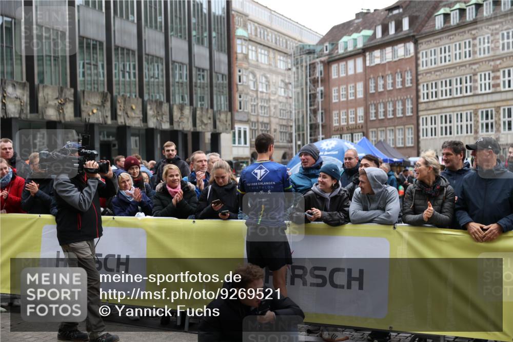 05.10.2025 - 20. swb-Marathon Bremen Yannick Fuchs http://msf.ph/oto/9269521 05.10.2025 12:14:27 Ziel  meine-sportfotos.de