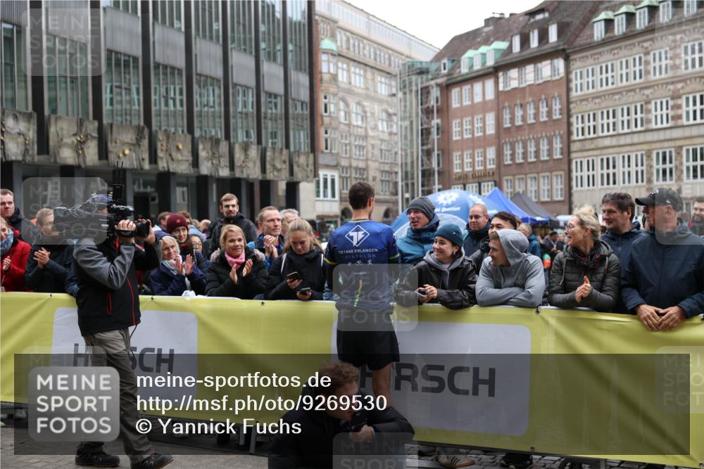 05.10.2025 - 20. swb-Marathon Bremen Yannick Fuchs http://msf.ph/oto/9269530 05.10.2025 12:14:27 Ziel  meine-sportfotos.de