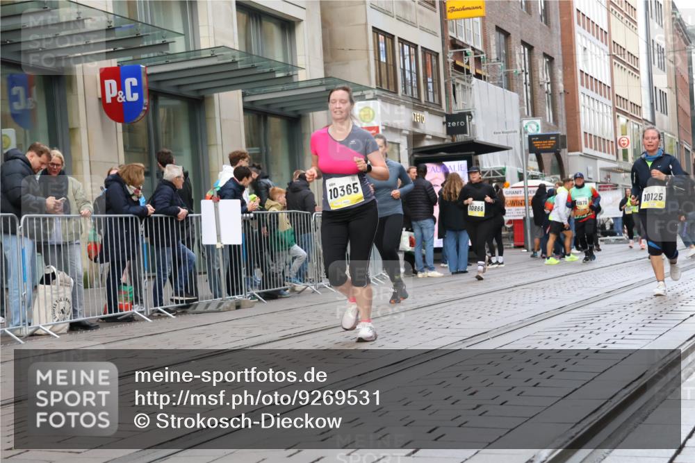 05.10.2025 - 20. swb-Marathon Bremen Strokosch-Dieckow http://msf.ph/oto/9269531 05.10.2025 11:07:45 Ziel 8123, 9212, 9519, 9557, 9599, 9617, 9874, 10125, 10135, 10365, 10366, 10706, 10782, 10783, 10866, 11019, 11232, 11309, 11490, 11670, 11677, 8123, 9212, 9519, 9557, 9599, 9617, 9874, 10125, 10135, 10365, 10366, 10706, 10782, 10783, 10866, 11019, 11232, 11309, 11490, 11670, 11677 meine-sportfotos.de