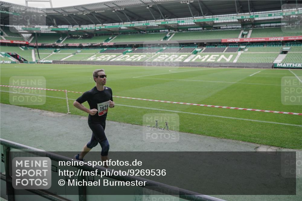 05.10.2025 - 20. swb-Marathon Bremen Michael Burmester http://msf.ph/oto/9269536 05.10.2025 12:39:24 Laufen im Stadion 193, 685, 826, 1198, 1329, 1345, 1352, 1925, 2940, 3975, 4030, 4629, 4807, 5074, 5240, 6541, 7551, 7999, 8341, 9082, 1520 meine-sportfotos.de