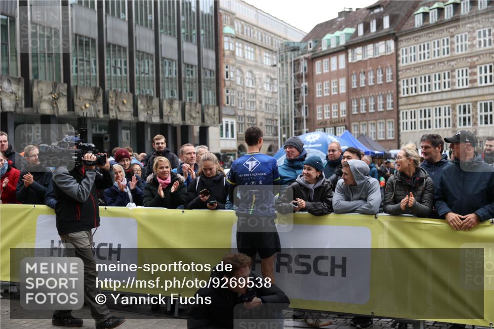 05.10.2025 - 20. swb-Marathon Bremen Yannick Fuchs http://msf.ph/oto/9269538 05.10.2025 12:14:27 Ziel  meine-sportfotos.de
