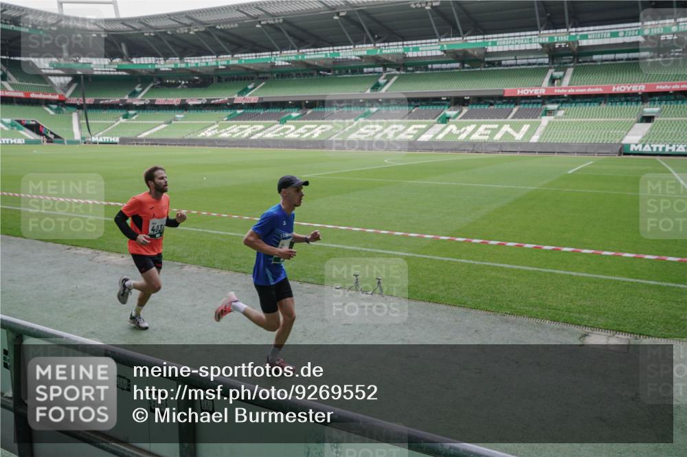 05.10.2025 - 20. swb-Marathon Bremen Michael Burmester http://msf.ph/oto/9269552 05.10.2025 12:39:29 Laufen im Stadion 193, 236, 685, 826, 1198, 1329, 1345, 1352, 1626, 1925, 2940, 4030, 4629, 4807, 5074, 5240, 6541, 7551, 7999, 8341, 8849, 9082, 1520, 3975 meine-sportfotos.de