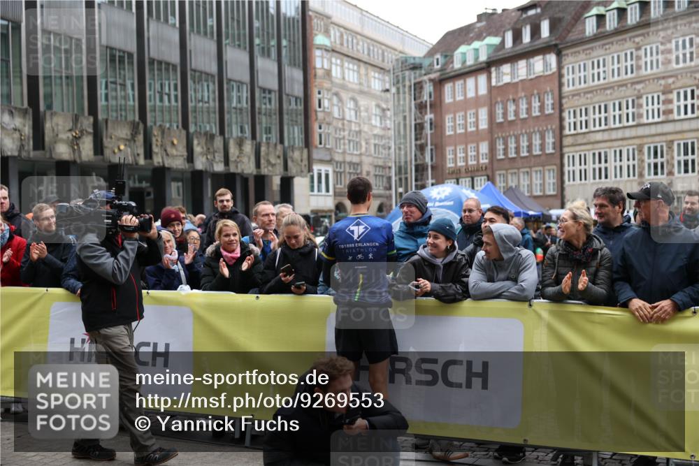 05.10.2025 - 20. swb-Marathon Bremen Yannick Fuchs http://msf.ph/oto/9269553 05.10.2025 12:14:27 Ziel  meine-sportfotos.de