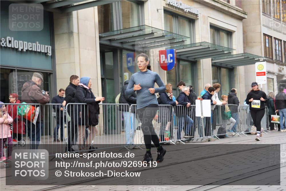 05.10.2025 - 20. swb-Marathon Bremen Strokosch-Dieckow http://msf.ph/oto/9269619 05.10.2025 11:07:47 Ziel 8123, 9212, 9401, 9519, 9557, 9599, 9617, 9874, 10125, 10132, 10135, 10365, 10366, 10706, 10782, 10783, 10866, 11019, 11097, 11232, 11309, 11490, 11670, 11671, 11677, 8123, 9212, 9401, 9519, 9557, 9599, 9617, 9874, 10125, 10132, 10135, 10365, 10366, 10706, 10782, 10783, 10866, 11019, 11097, 11232, 11309, 11490, 11670, 11671, 11677 meine-sportfotos.de