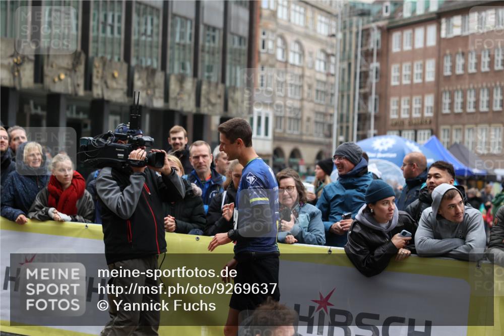 05.10.2025 - 20. swb-Marathon Bremen Yannick Fuchs http://msf.ph/oto/9269637 05.10.2025 12:14:34 Ziel  meine-sportfotos.de