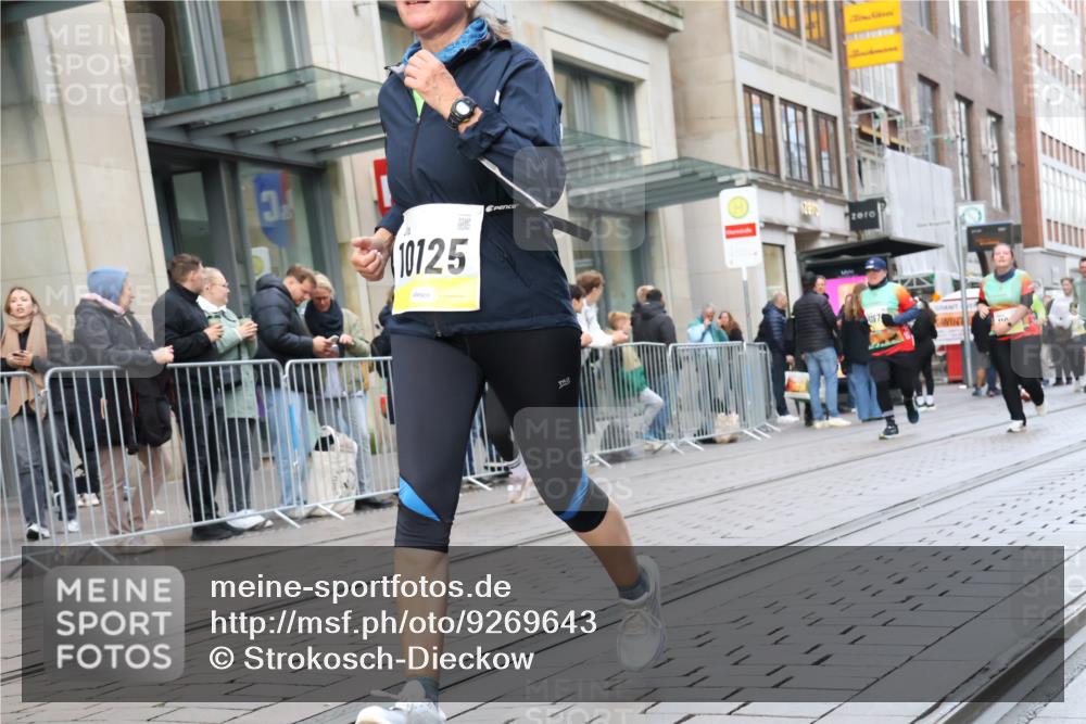 05.10.2025 - 20. swb-Marathon Bremen Strokosch-Dieckow http://msf.ph/oto/9269643 05.10.2025 11:07:48 Ziel 8123, 9212, 9353, 9401, 9519, 9557, 9599, 9617, 9874, 10125, 10132, 10135, 10365, 10366, 10706, 10782, 10783, 10866, 11019, 11097, 11232, 11309, 11490, 11670, 11671, 11677, 8123, 9212, 9353, 9401, 9519, 9557, 9599, 9617, 9874, 10125, 10132, 10135, 10365, 10366, 10706, 10782, 10783, 10866, 11019, 11097, 11232, 11309, 11490, 11670, 11671, 11677 meine-sportfotos.de