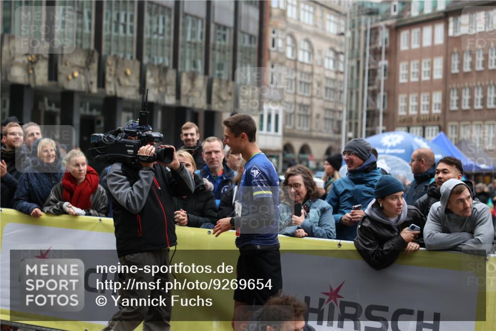 05.10.2025 - 20. swb-Marathon Bremen Yannick Fuchs http://msf.ph/oto/9269654 05.10.2025 12:14:34 Ziel  meine-sportfotos.de