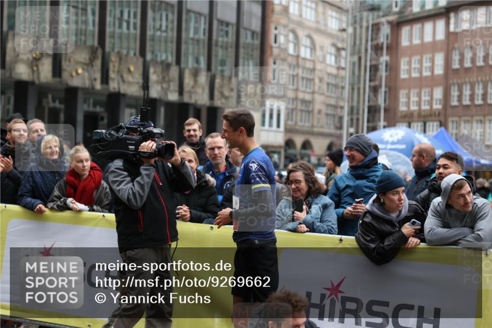 05.10.2025 - 20. swb-Marathon Bremen Yannick Fuchs http://msf.ph/oto/9269662 05.10.2025 12:14:34 Ziel  meine-sportfotos.de