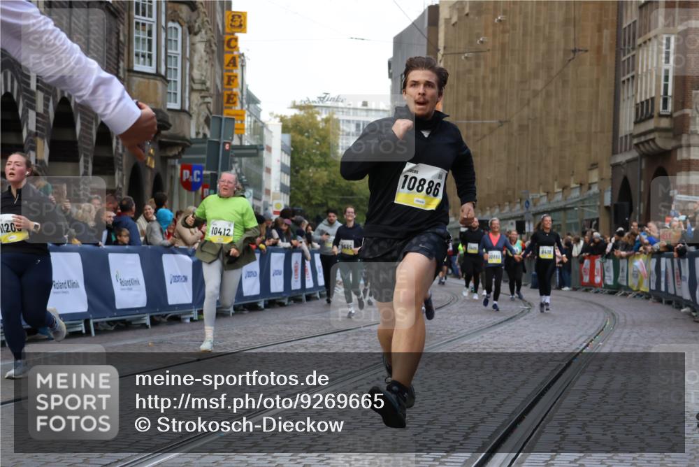 05.10.2025 - 20. swb-Marathon Bremen Strokosch-Dieckow http://msf.ph/oto/9269665 05.10.2025 11:09:46 Ziel 9001, 9410, 9538, 9685, 9887, 10316, 10412, 10448, 10672, 10827, 10881, 10886, 11206, 11219, 11486, 11654, 11655 meine-sportfotos.de
