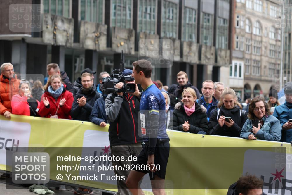 05.10.2025 - 20. swb-Marathon Bremen Yannick Fuchs http://msf.ph/oto/9269670 05.10.2025 12:14:35 Ziel  meine-sportfotos.de