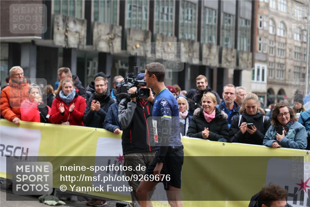 05.10.2025 - 20. swb-Marathon Bremen Yannick Fuchs http://msf.ph/oto/9269676 05.10.2025 12:14:36 Ziel  meine-sportfotos.de