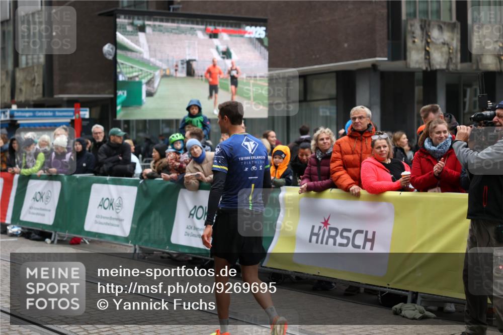 05.10.2025 - 20. swb-Marathon Bremen Yannick Fuchs http://msf.ph/oto/9269695 05.10.2025 12:14:38 Ziel  meine-sportfotos.de
