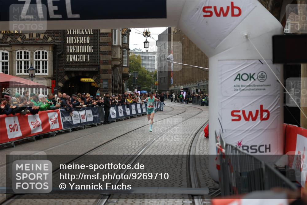 05.10.2025 - 20. swb-Marathon Bremen Yannick Fuchs http://msf.ph/oto/9269710 05.10.2025 12:14:44 Ziel 1122 meine-sportfotos.de