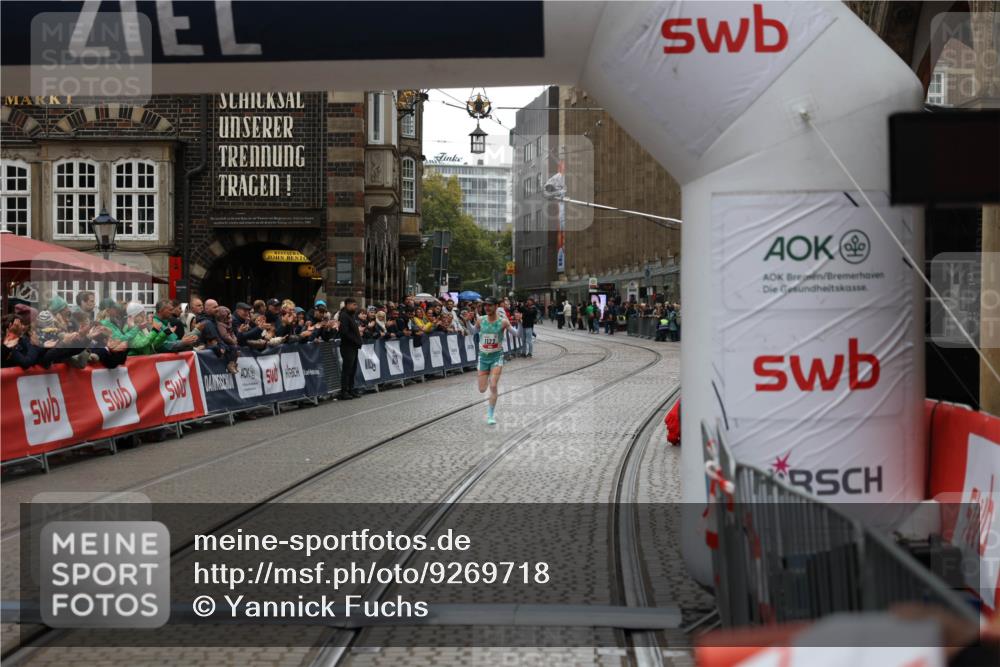 05.10.2025 - 20. swb-Marathon Bremen Yannick Fuchs http://msf.ph/oto/9269718 05.10.2025 12:14:45 Ziel 1122 meine-sportfotos.de