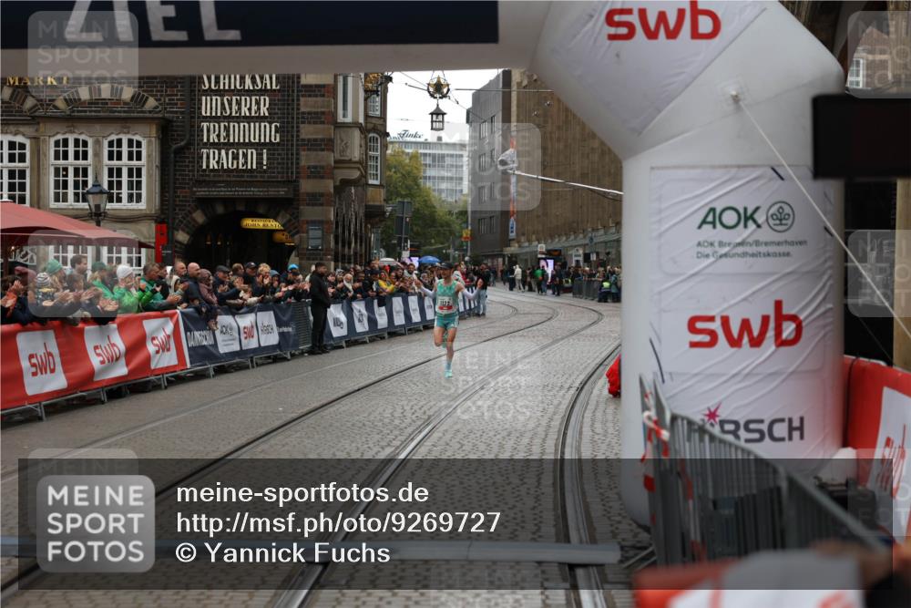 05.10.2025 - 20. swb-Marathon Bremen Yannick Fuchs http://msf.ph/oto/9269727 05.10.2025 12:14:45 Ziel 1122 meine-sportfotos.de