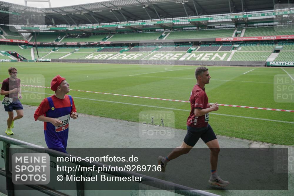 05.10.2025 - 20. swb-Marathon Bremen Michael Burmester http://msf.ph/oto/9269736 05.10.2025 12:39:55 Laufen im Stadion 133, 236, 241, 826, 1198, 1345, 1392, 1615, 1626, 1812, 1925, 2130, 4030, 4629, 5240, 5595, 6075, 6444, 7213, 7551, 7883, 8849, 685, 1329, 1352, 2940, 4807, 5074, 6541, 7999, 8341, 9082 meine-sportfotos.de