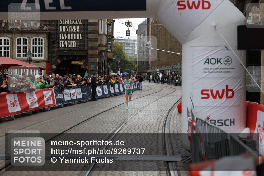 05.10.2025 - 20. swb-Marathon Bremen Yannick Fuchs http://msf.ph/oto/9269737 05.10.2025 12:14:45 Ziel 1122 meine-sportfotos.de
