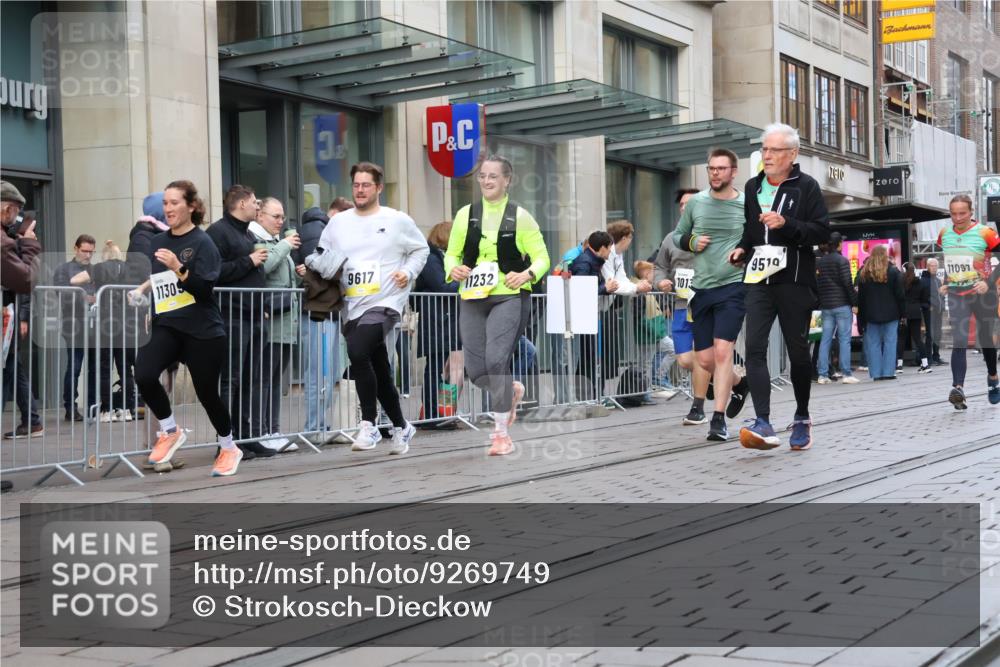 05.10.2025 - 20. swb-Marathon Bremen Strokosch-Dieckow http://msf.ph/oto/9269749 05.10.2025 11:07:54 Ziel 9186, 9353, 9401, 9519, 9557, 9599, 9617, 9874, 10125, 10132, 10866, 11019, 11097, 11232, 11309, 11490, 11670, 11671, 9186, 9353, 9401, 9519, 9557, 9599, 9617, 9874, 10125, 10132, 10866, 11019, 11097, 11232, 11309, 11490, 11670, 11671 meine-sportfotos.de