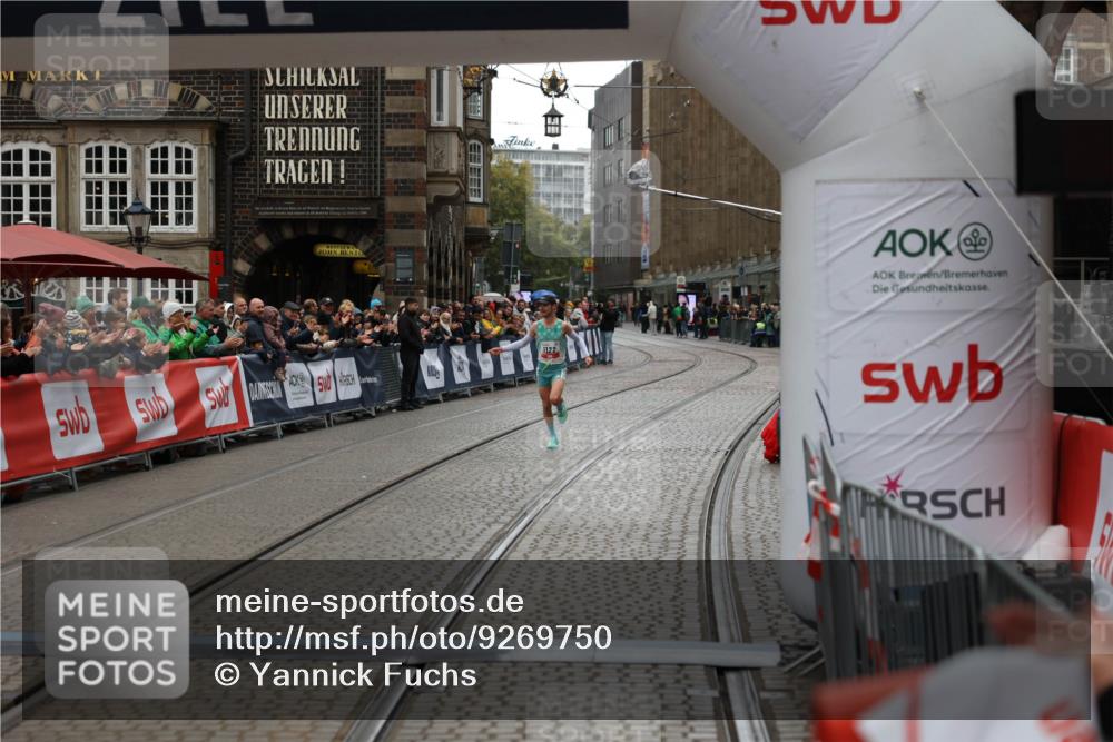 05.10.2025 - 20. swb-Marathon Bremen Yannick Fuchs http://msf.ph/oto/9269750 05.10.2025 12:14:45 Ziel 1122 meine-sportfotos.de