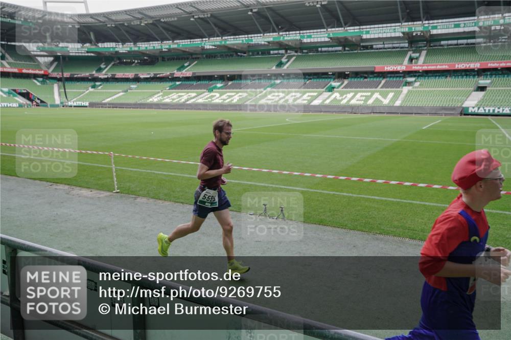 05.10.2025 - 20. swb-Marathon Bremen Michael Burmester http://msf.ph/oto/9269755 05.10.2025 12:39:56 Laufen im Stadion 133, 236, 241, 826, 1198, 1345, 1392, 1615, 1626, 1812, 1925, 2118, 2130, 4030, 4629, 5240, 5595, 6075, 6444, 7213, 7274, 7551, 7883, 8849, 685, 1329, 1352, 2940, 4629, 4807, 6541, 7999, 8341, 9082 meine-sportfotos.de