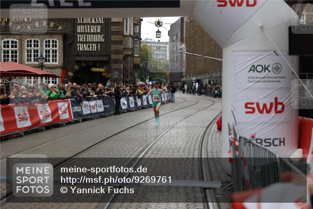 05.10.2025 - 20. swb-Marathon Bremen Yannick Fuchs http://msf.ph/oto/9269761 05.10.2025 12:14:45 Ziel 1122 meine-sportfotos.de