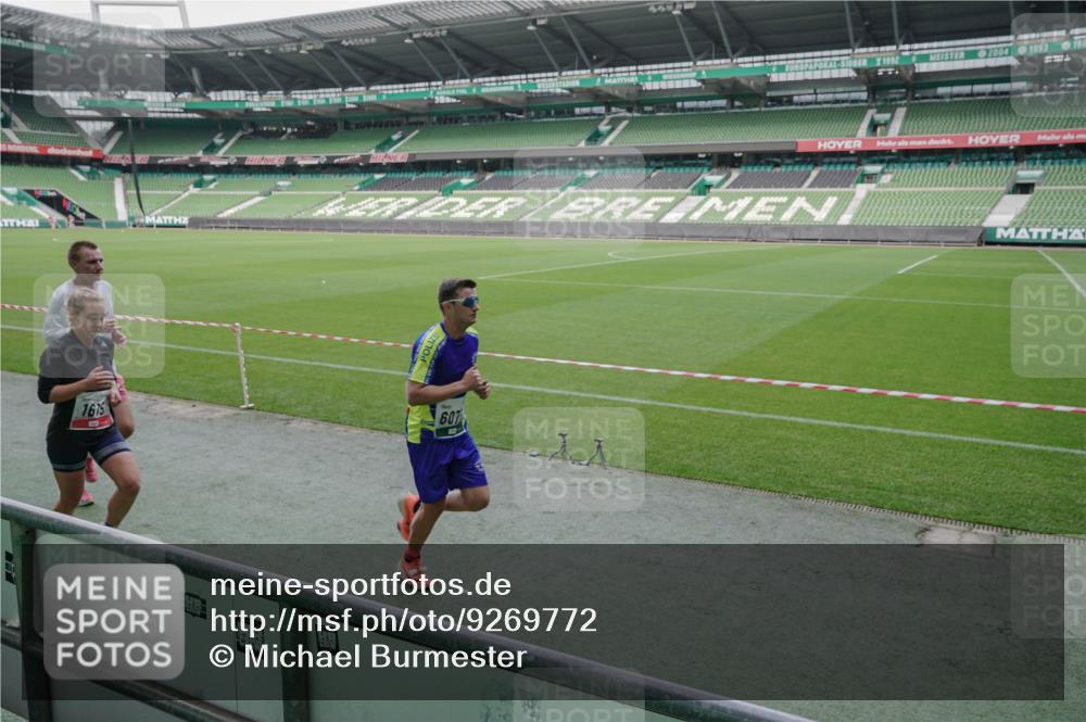 05.10.2025 - 20. swb-Marathon Bremen Michael Burmester http://msf.ph/oto/9269772 05.10.2025 12:40:00 Laufen im Stadion 133, 236, 241, 826, 1198, 1345, 1392, 1615, 1626, 1812, 1925, 2118, 2130, 4030, 5240, 5595, 6075, 6444, 7213, 7274, 7766, 7883, 8849, 1352, 4629, 4807, 7551, 7999, 9082 meine-sportfotos.de