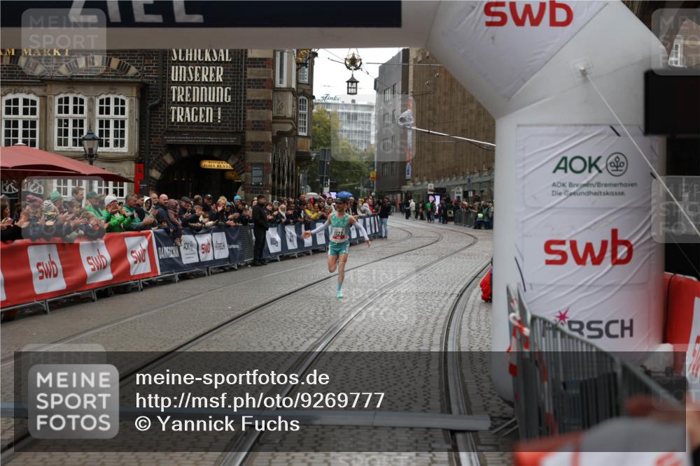 05.10.2025 - 20. swb-Marathon Bremen Yannick Fuchs http://msf.ph/oto/9269777 05.10.2025 12:14:45 Ziel 1122 meine-sportfotos.de