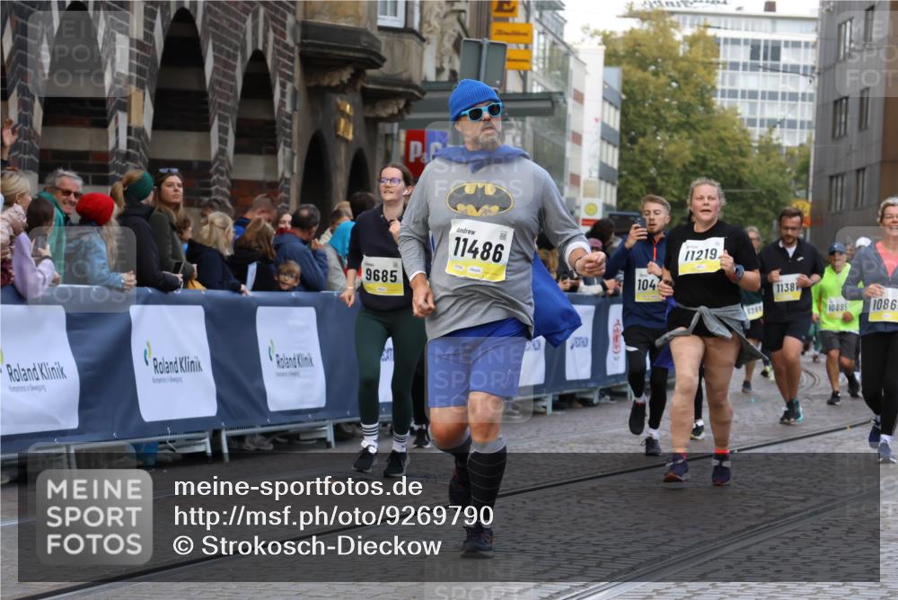05.10.2025 - 20. swb-Marathon Bremen Strokosch-Dieckow http://msf.ph/oto/9269790 05.10.2025 11:09:49 Ziel 9410, 9685, 9972, 10412, 10448, 10827, 10860, 11206, 11219, 11381, 11486 meine-sportfotos.de