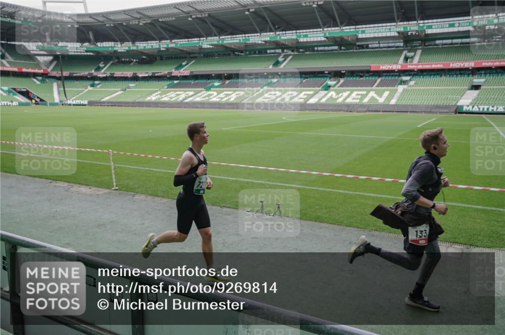 05.10.2025 - 20. swb-Marathon Bremen Michael Burmester http://msf.ph/oto/9269814 05.10.2025 12:40:06 Laufen im Stadion 133, 236, 241, 826, 1198, 1345, 1392, 1615, 1626, 1812, 1925, 2118, 2130, 4030, 5240, 5595, 6075, 6444, 7213, 7274, 7587, 7766, 7883, 8849, 4629, 4807, 7551, 9082 meine-sportfotos.de