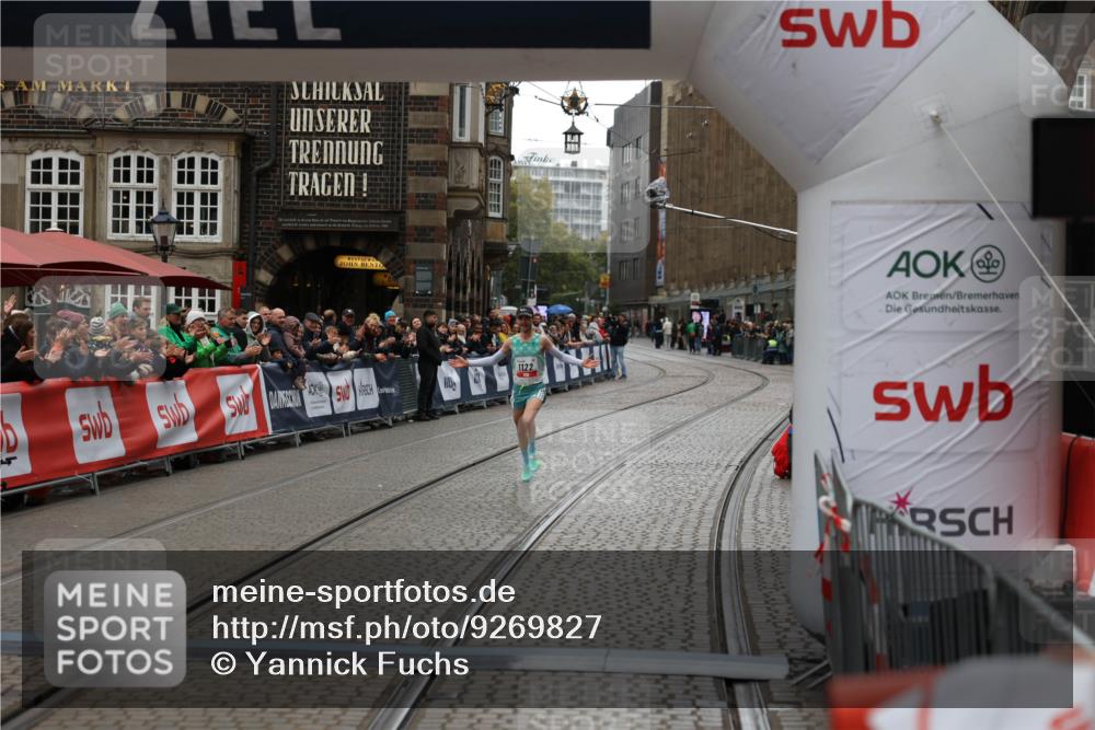 05.10.2025 - 20. swb-Marathon Bremen Yannick Fuchs http://msf.ph/oto/9269827 05.10.2025 12:14:46 Ziel 1122 meine-sportfotos.de