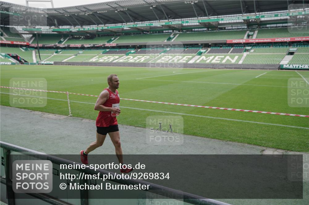 05.10.2025 - 20. swb-Marathon Bremen Michael Burmester http://msf.ph/oto/9269834 05.10.2025 12:40:11 Laufen im Stadion 46, 133, 236, 241, 826, 1198, 1345, 1392, 1615, 1626, 1812, 2036, 2118, 2130, 4030, 5240, 5595, 6075, 6444, 7213, 7274, 7587, 7766, 7883, 8849, 1925, 4629, 7551 meine-sportfotos.de