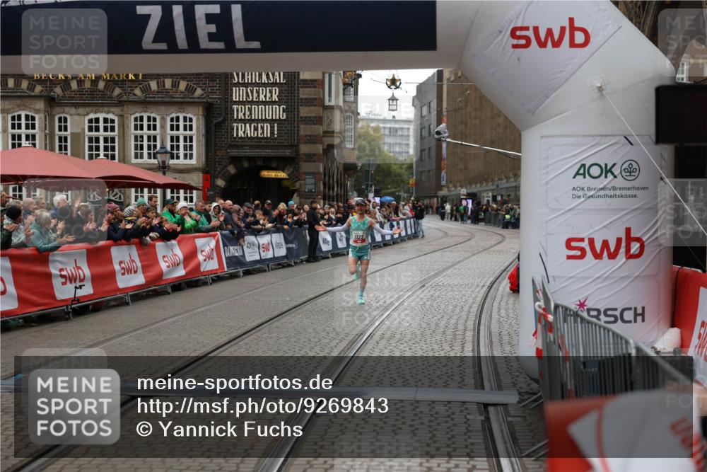 05.10.2025 - 20. swb-Marathon Bremen Yannick Fuchs http://msf.ph/oto/9269843 05.10.2025 12:14:46 Ziel 1122 meine-sportfotos.de