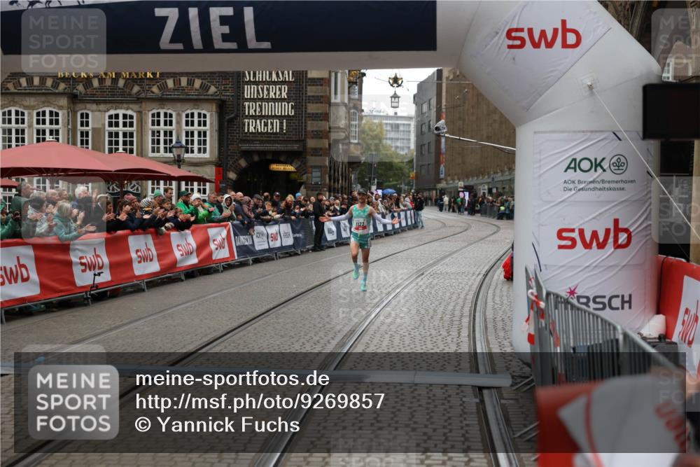 05.10.2025 - 20. swb-Marathon Bremen Yannick Fuchs http://msf.ph/oto/9269857 05.10.2025 12:14:46 Ziel 1122 meine-sportfotos.de