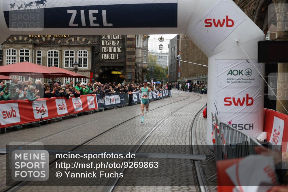 05.10.2025 - 20. swb-Marathon Bremen Yannick Fuchs http://msf.ph/oto/9269863 05.10.2025 12:14:46 Ziel 1122 meine-sportfotos.de