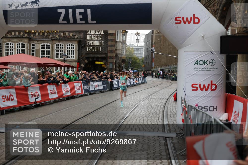 05.10.2025 - 20. swb-Marathon Bremen Yannick Fuchs http://msf.ph/oto/9269867 05.10.2025 12:14:46 Ziel 1122 meine-sportfotos.de