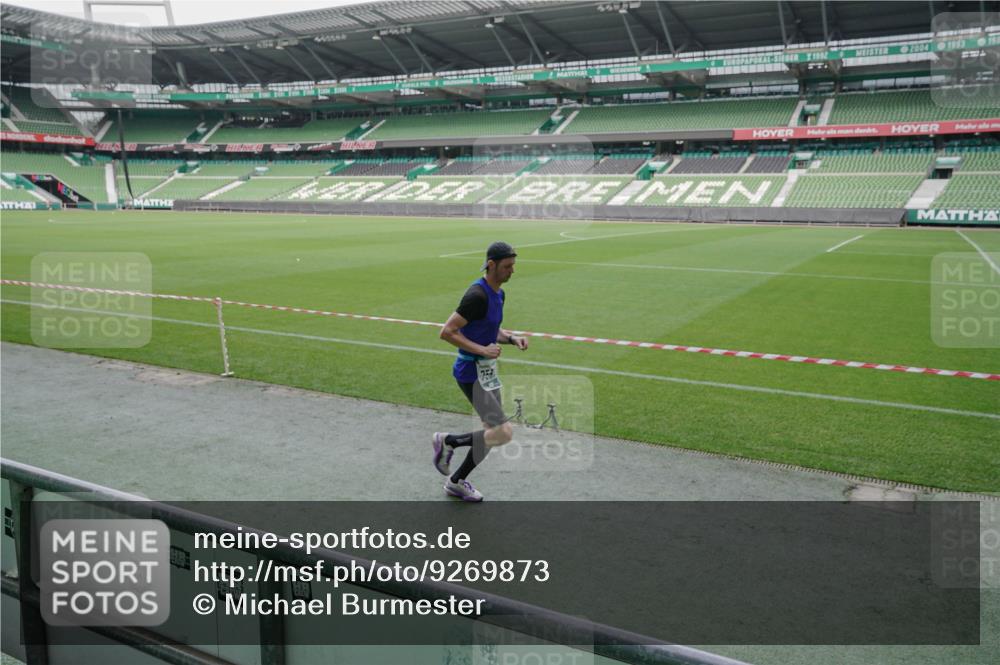 05.10.2025 - 20. swb-Marathon Bremen Michael Burmester http://msf.ph/oto/9269873 05.10.2025 12:40:15 Laufen im Stadion 46, 133, 236, 241, 826, 945, 1198, 1345, 1392, 1615, 1626, 1812, 2036, 2057, 2118, 2130, 4030, 5240, 5595, 6075, 6444, 7213, 7274, 7587, 7766, 7883, 8849, 1925, 4629, 7551 meine-sportfotos.de