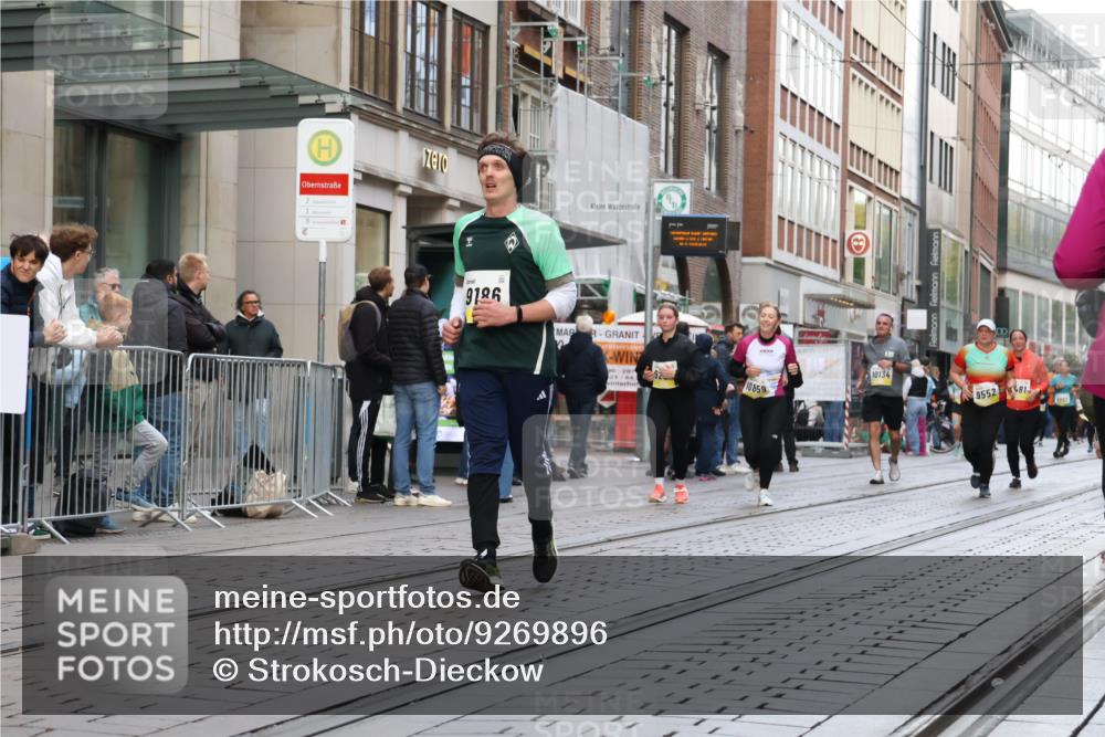 05.10.2025 - 20. swb-Marathon Bremen Strokosch-Dieckow http://msf.ph/oto/9269896 05.10.2025 11:08:00 Ziel 9186, 9235, 9353, 9401, 9481, 9519, 9552, 9599, 9617, 9874, 10125, 10132, 10859, 10866, 11019, 11097, 11232, 11309, 11670, 11671, 9186, 9235, 9353, 9401, 9481, 9519, 9552, 9599, 9617, 9874, 10125, 10132, 10859, 10866, 11019, 11097, 11232, 11309, 11670, 11671 meine-sportfotos.de
