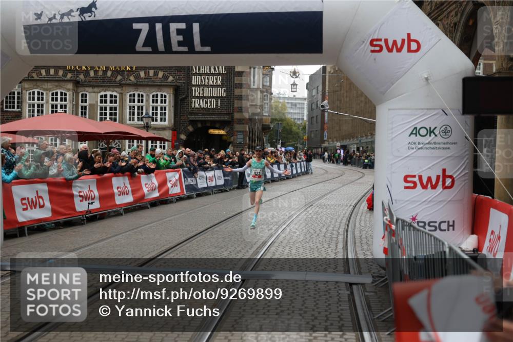 05.10.2025 - 20. swb-Marathon Bremen Yannick Fuchs http://msf.ph/oto/9269899 05.10.2025 12:14:46 Ziel 1122 meine-sportfotos.de