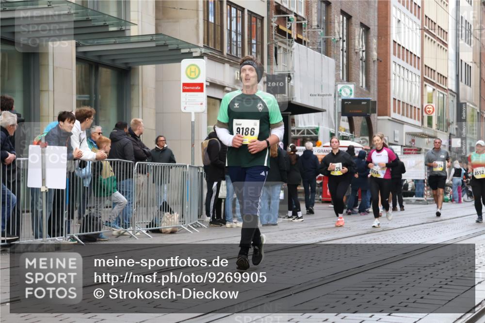 05.10.2025 - 20. swb-Marathon Bremen Strokosch-Dieckow http://msf.ph/oto/9269905 05.10.2025 11:08:00 Ziel 9186, 9235, 9353, 9401, 9481, 9519, 9552, 9599, 9617, 9874, 10125, 10132, 10859, 10866, 11019, 11097, 11232, 11309, 11670, 11671, 9186, 9235, 9353, 9401, 9481, 9519, 9552, 9599, 9617, 9874, 10125, 10132, 10859, 10866, 11019, 11097, 11232, 11309, 11670, 11671 meine-sportfotos.de