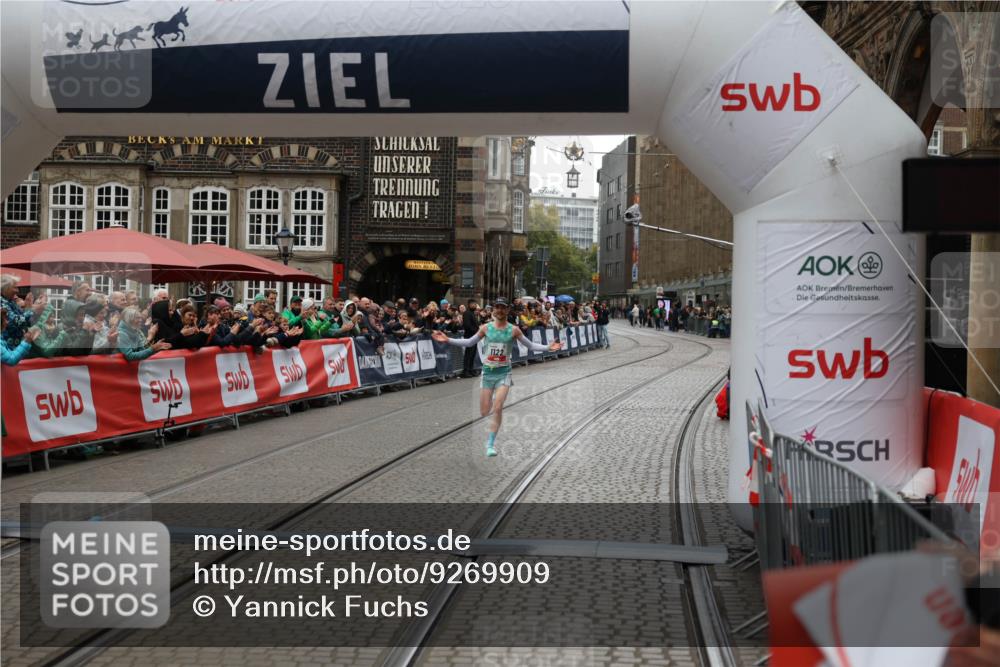 05.10.2025 - 20. swb-Marathon Bremen Yannick Fuchs http://msf.ph/oto/9269909 05.10.2025 12:14:47 Ziel 1122 meine-sportfotos.de