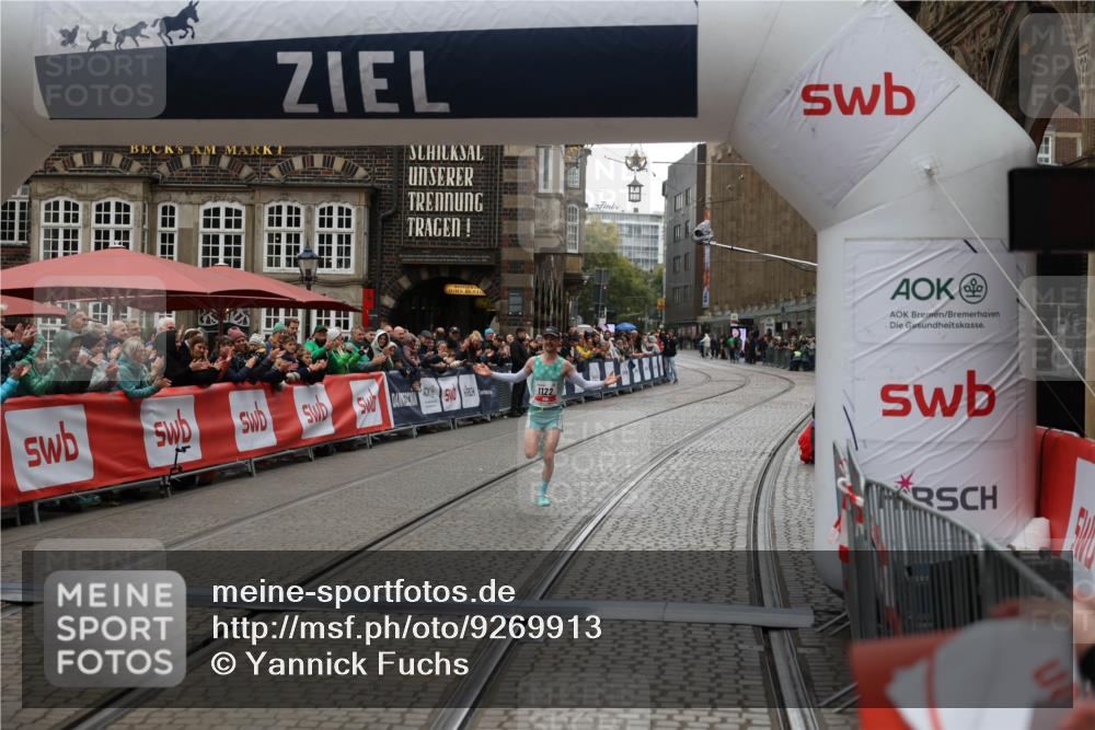 05.10.2025 - 20. swb-Marathon Bremen Yannick Fuchs http://msf.ph/oto/9269913 05.10.2025 12:14:47 Ziel 1122 meine-sportfotos.de