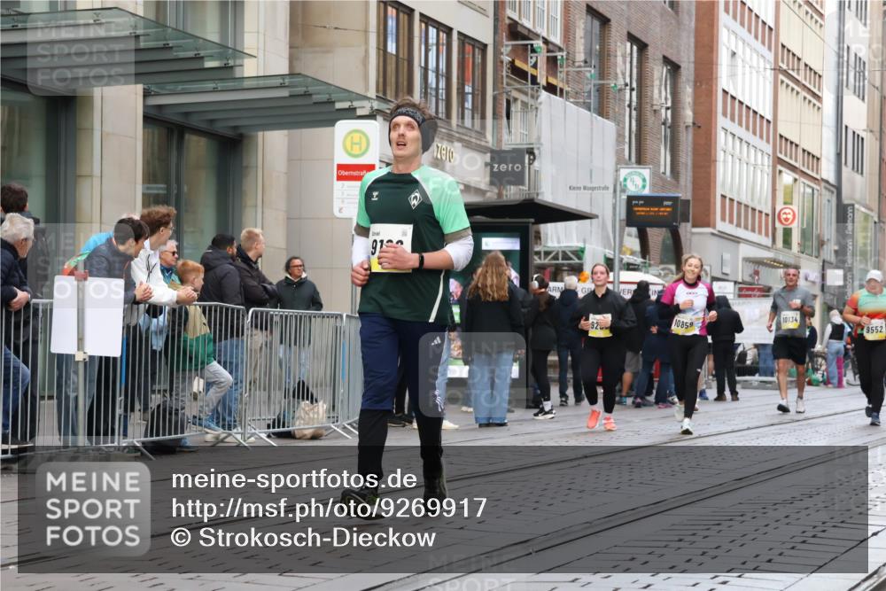 05.10.2025 - 20. swb-Marathon Bremen Strokosch-Dieckow http://msf.ph/oto/9269917 05.10.2025 11:08:00 Ziel 9186, 9235, 9353, 9401, 9481, 9519, 9552, 9599, 9617, 9874, 10125, 10132, 10859, 10866, 11019, 11097, 11232, 11309, 11670, 11671, 9186, 9235, 9353, 9401, 9481, 9519, 9552, 9599, 9617, 9874, 10125, 10132, 10859, 10866, 11019, 11097, 11232, 11309, 11670, 11671 meine-sportfotos.de